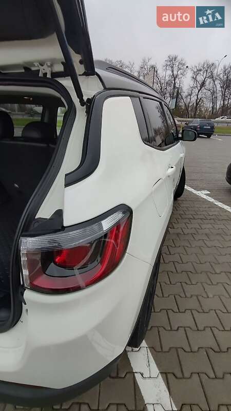 Внедорожник / Кроссовер Jeep Compass 2019 в Киеве фото 41 Внедорожник / Кроссовер Jeep Compass 2019 в Киеве