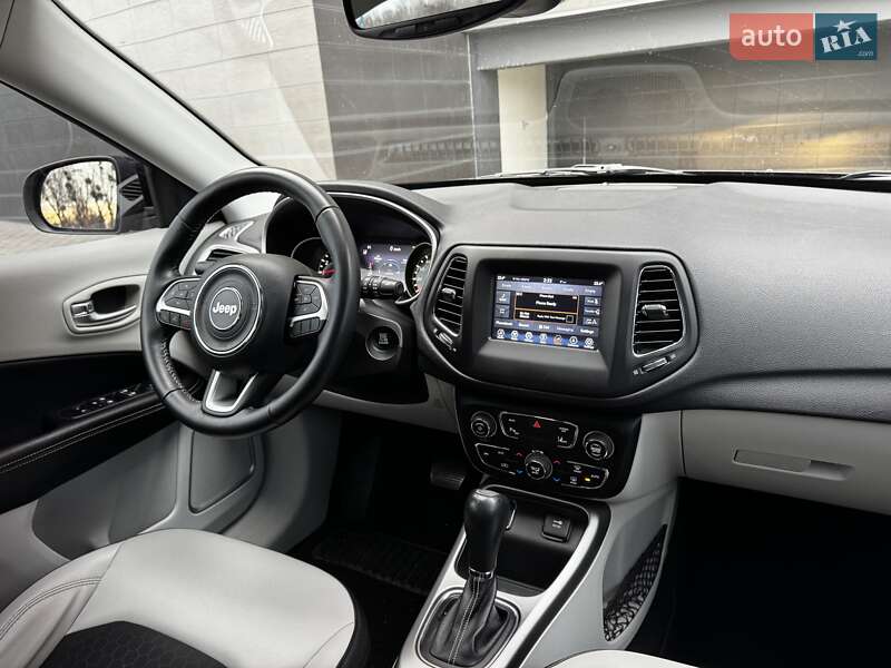 Внедорожник / Кроссовер Jeep Compass 2017 в Киеве