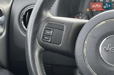 Внедорожник / Кроссовер Jeep Compass 2012 в 