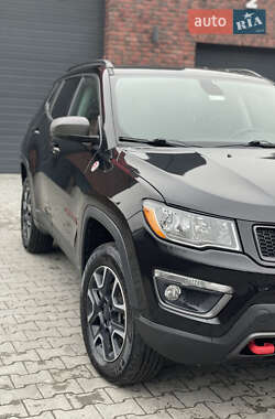 Внедорожник / Кроссовер Jeep Compass 2018 в 
