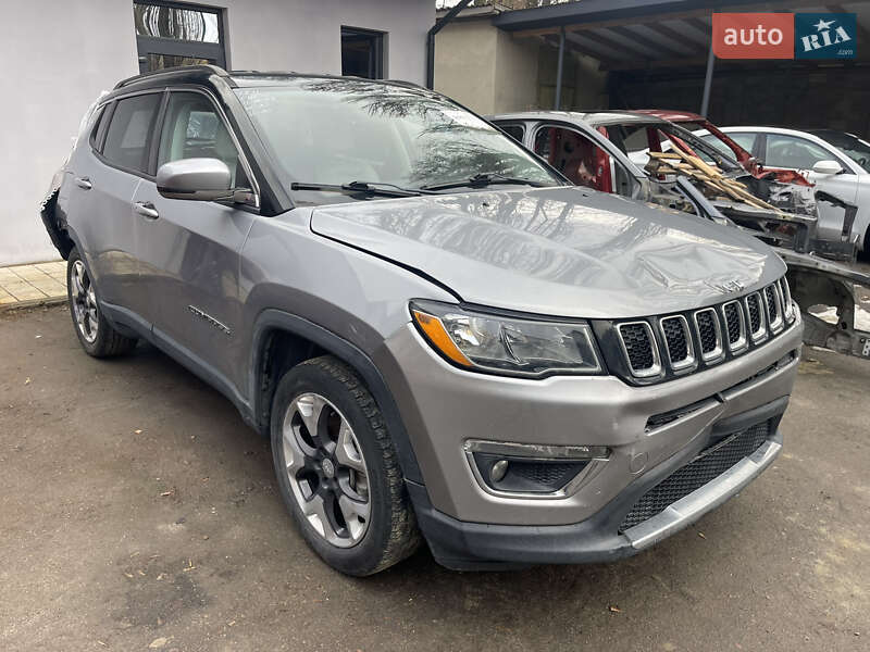 Внедорожник / Кроссовер Jeep Compass 2018 в 