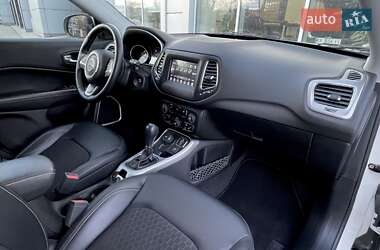 Внедорожник / Кроссовер Jeep Compass 2017 в 