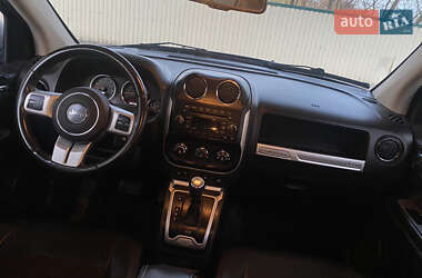 Внедорожник / Кроссовер Jeep Compass 2014 в 