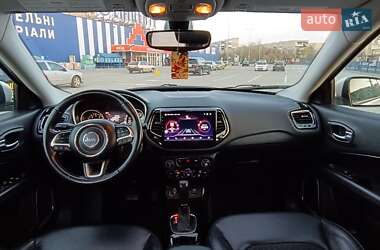 Внедорожник / Кроссовер Jeep Compass 2018 в 