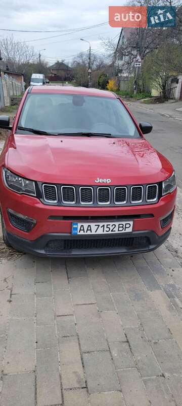 Внедорожник / Кроссовер Jeep Compass 2018 в 