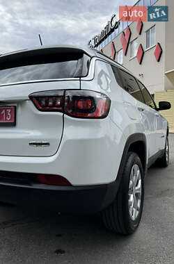 Позашляховик / Кросовер Jeep Compass 2024 в 