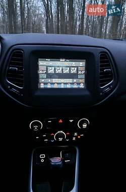 Внедорожник / Кроссовер Jeep Compass 2017 в 