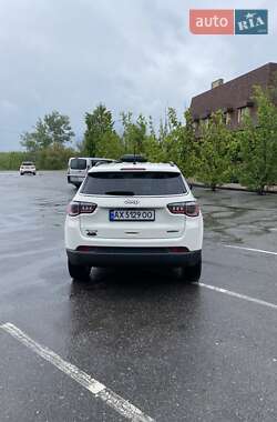 Внедорожник / Кроссовер Jeep Compass 2017 в 