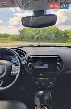Внедорожник / Кроссовер Jeep Compass 2018 в 