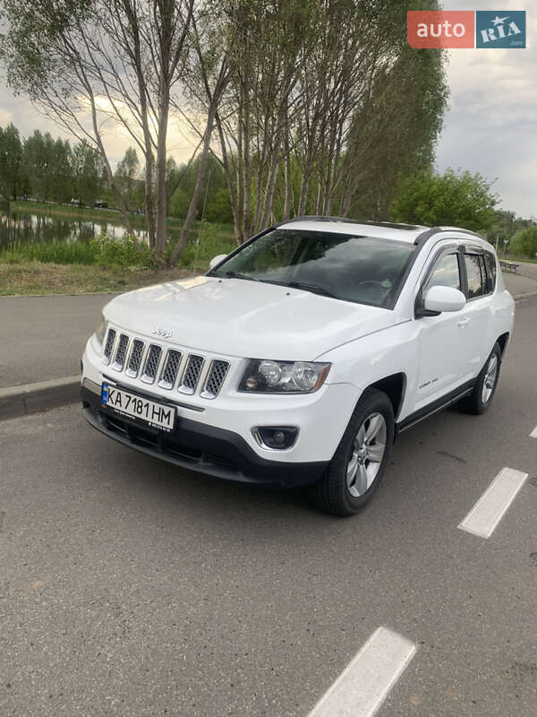 Внедорожник / Кроссовер Jeep Compass 2015 в 