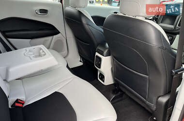 Внедорожник / Кроссовер Jeep Compass 2017 в 