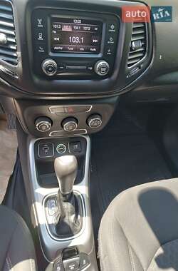 Внедорожник / Кроссовер Jeep Compass 2017 в 