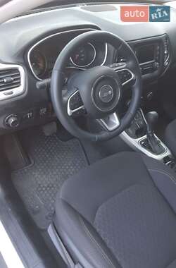 Внедорожник / Кроссовер Jeep Compass 2017 в 