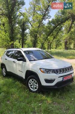 Внедорожник / Кроссовер Jeep Compass 2017 в 