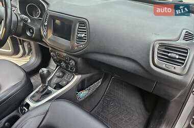 Позашляховик / Кросовер Jeep Compass 2017 в 
