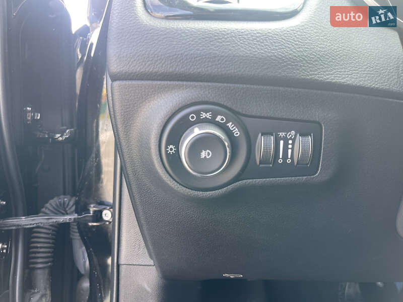 Внедорожник / Кроссовер Jeep Compass 2017 в Киеве