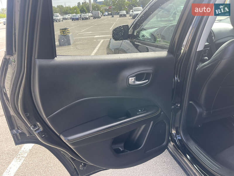 Внедорожник / Кроссовер Jeep Compass 2017 в Киеве