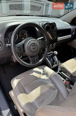 Внедорожник / Кроссовер Jeep Compass 2014 в 