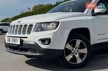 Внедорожник / Кроссовер Jeep Compass 2015 в 