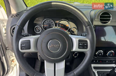 Внедорожник / Кроссовер Jeep Compass 2015 в 