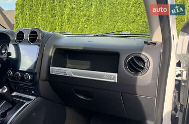 Внедорожник / Кроссовер Jeep Compass 2015 в 