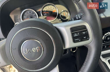 Внедорожник / Кроссовер Jeep Compass 2015 в 