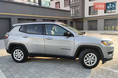 Внедорожник / Кроссовер Jeep Compass 2018 в 