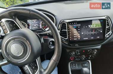 Внедорожник / Кроссовер Jeep Compass 2018 в 