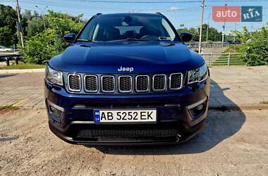 Внедорожник / Кроссовер Jeep Compass 2018 в 