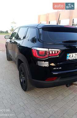 Внедорожник / Кроссовер Jeep Compass 2017 в 