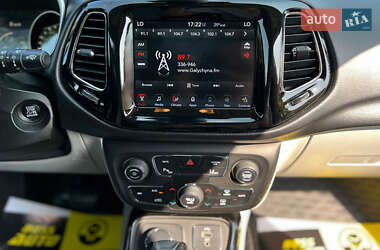 Внедорожник / Кроссовер Jeep Compass 2017 в 