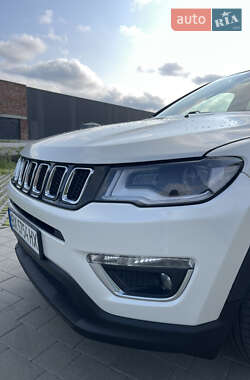 Внедорожник / Кроссовер Jeep Compass 2018 в 