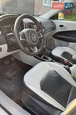Внедорожник / Кроссовер Jeep Compass 2018 в 