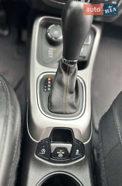 Внедорожник / Кроссовер Jeep Compass 2018 в 