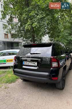 Внедорожник / Кроссовер Jeep Compass 2013 в 