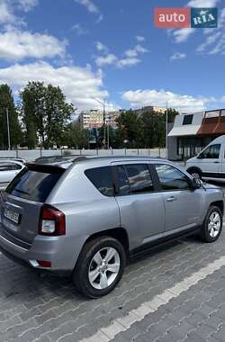 Позашляховик / Кросовер Jeep Compass 2014 в 