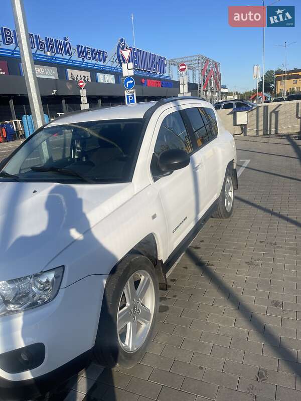 Внедорожник / Кроссовер Jeep Compass 2011 в 