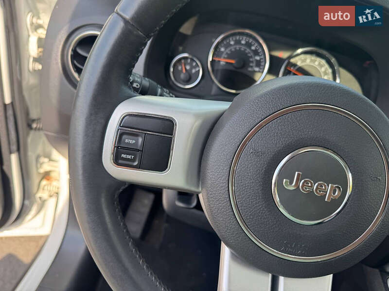 Внедорожник / Кроссовер Jeep Compass 2015 в Стрые