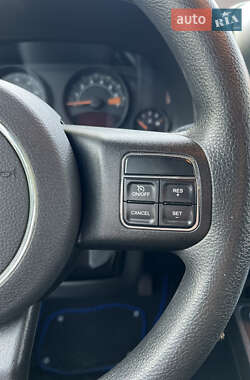 Внедорожник / Кроссовер Jeep Compass 2015 в 