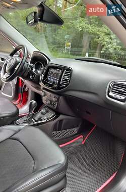 Внедорожник / Кроссовер Jeep Compass 2018 в 