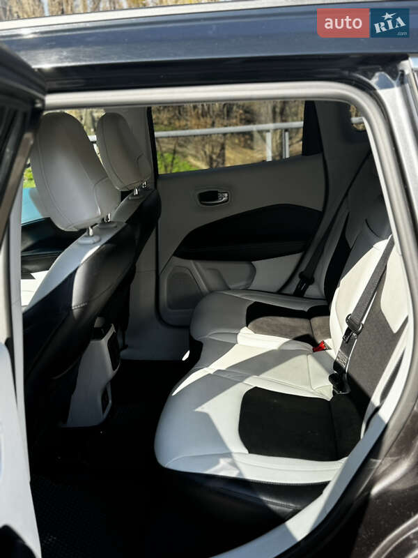 Позашляховик / Кросовер Jeep Compass 2017 в Києві