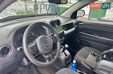 Внедорожник / Кроссовер Jeep Compass 2015 в 