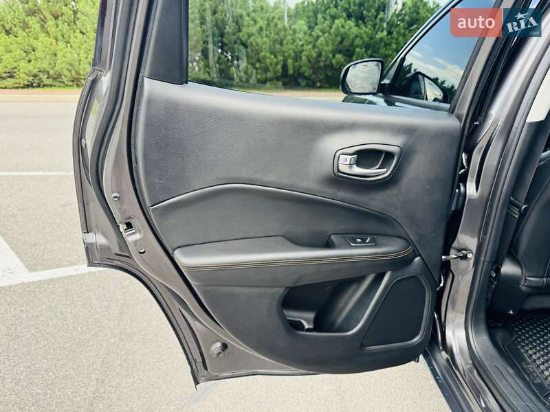 Внедорожник / Кроссовер Jeep Compass 2019 в Киеве