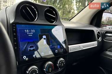 Внедорожник / Кроссовер Jeep Compass 2014 в 