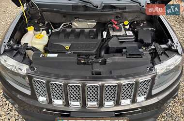 Внедорожник / Кроссовер Jeep Compass 2015 в 