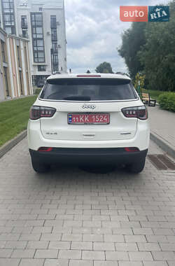 Внедорожник / Кроссовер Jeep Compass 2018 в 