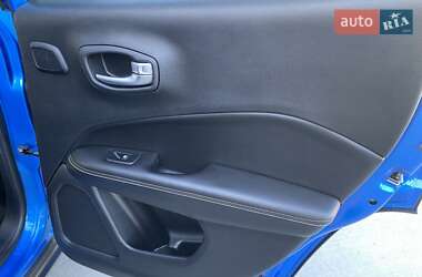 Внедорожник / Кроссовер Jeep Compass 2018 в 