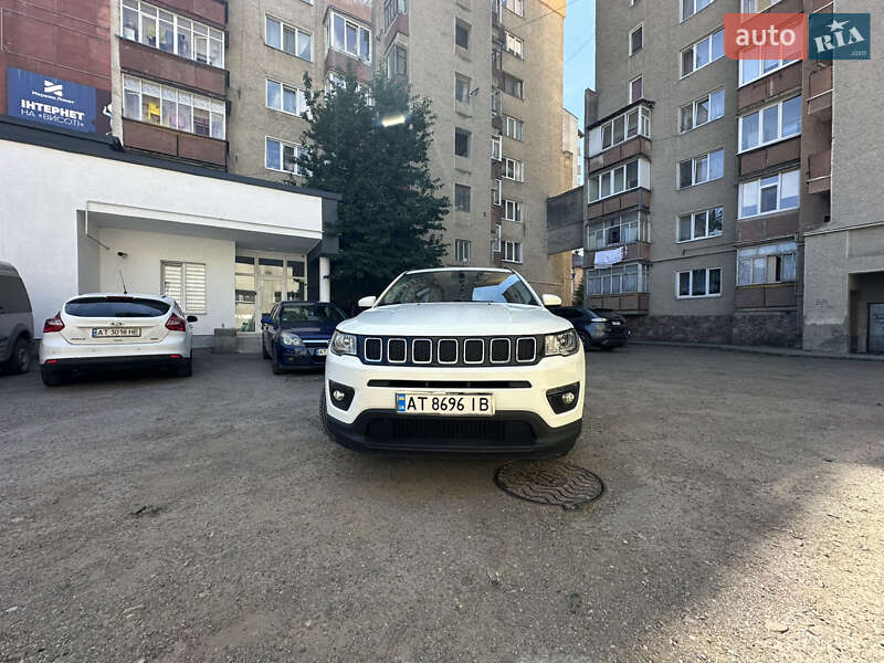 Внедорожник / Кроссовер Jeep Compass 2018 в 