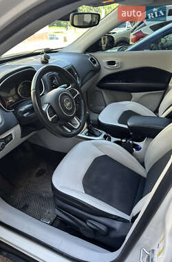 Внедорожник / Кроссовер Jeep Compass 2018 в 