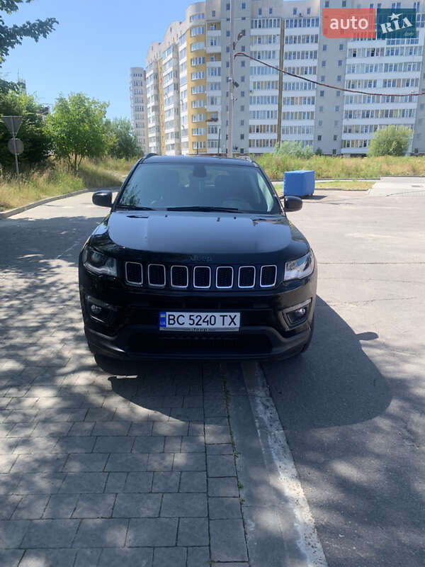Внедорожник / Кроссовер Jeep Compass 2018 в 